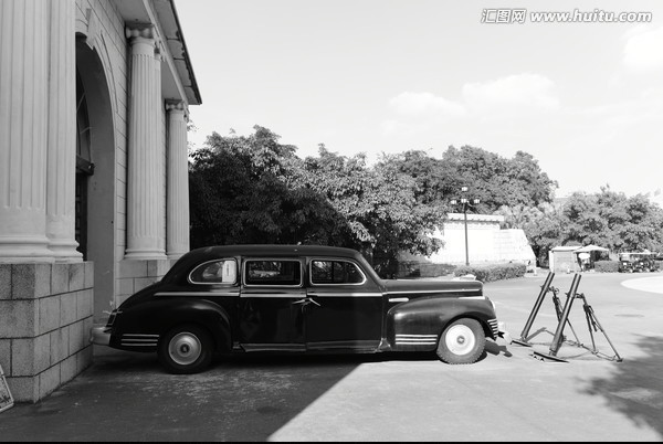 民国时期买辆轿车要花多少钱?不吃不喝攒二十年,加一升油这么贵