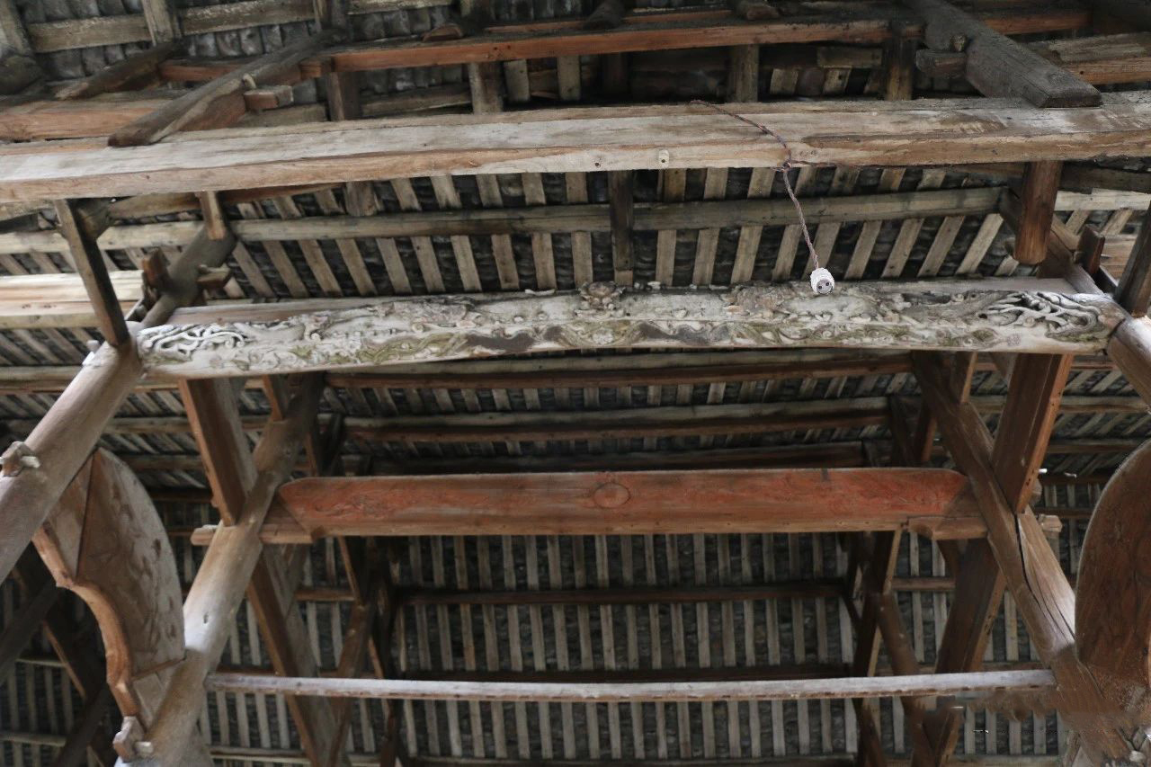 套图八祠堂 套图八祠堂 图十二梁上雕刻有"双龙抢珠" 三,反思 琵琶岗