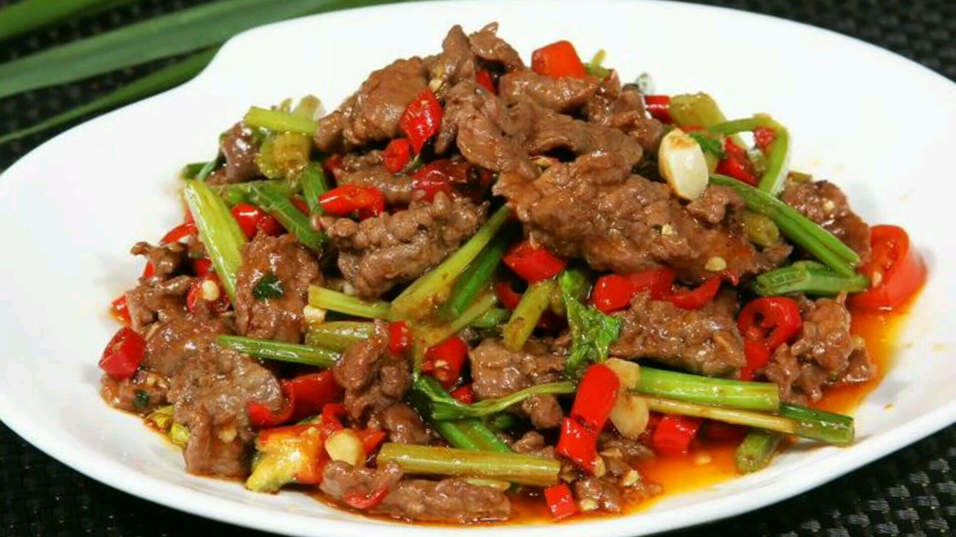 小炒牛肉最好吃的做法,嫩滑爽口又不柴,下酒又下饭,上桌抢着吃