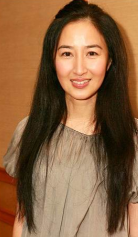 关咏荷,1964年7月16日出生于中国香港,祖籍广东南海,中国香港tvb女