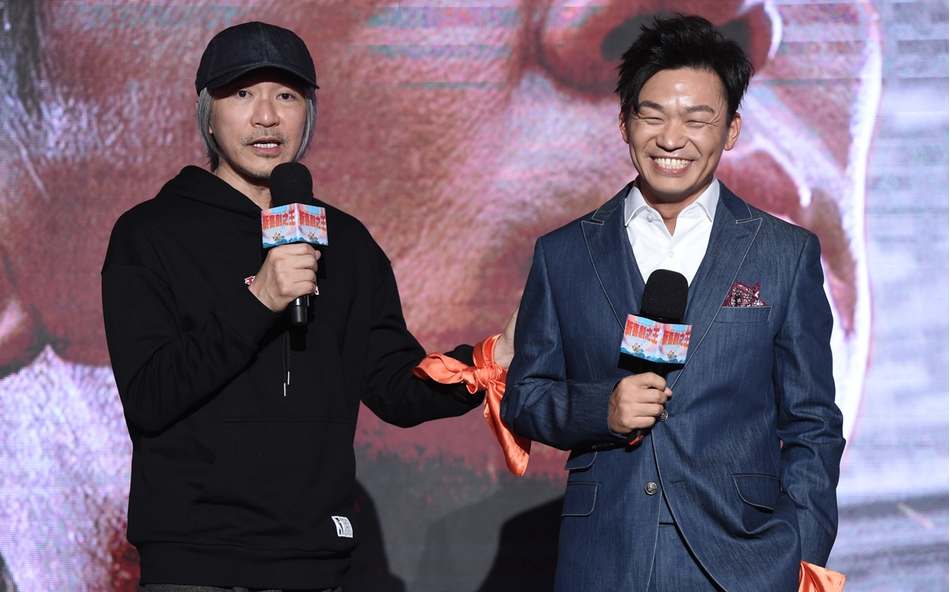 周星驰携王宝强和鄂博亮相新片发布会,回应炒冷饭质疑