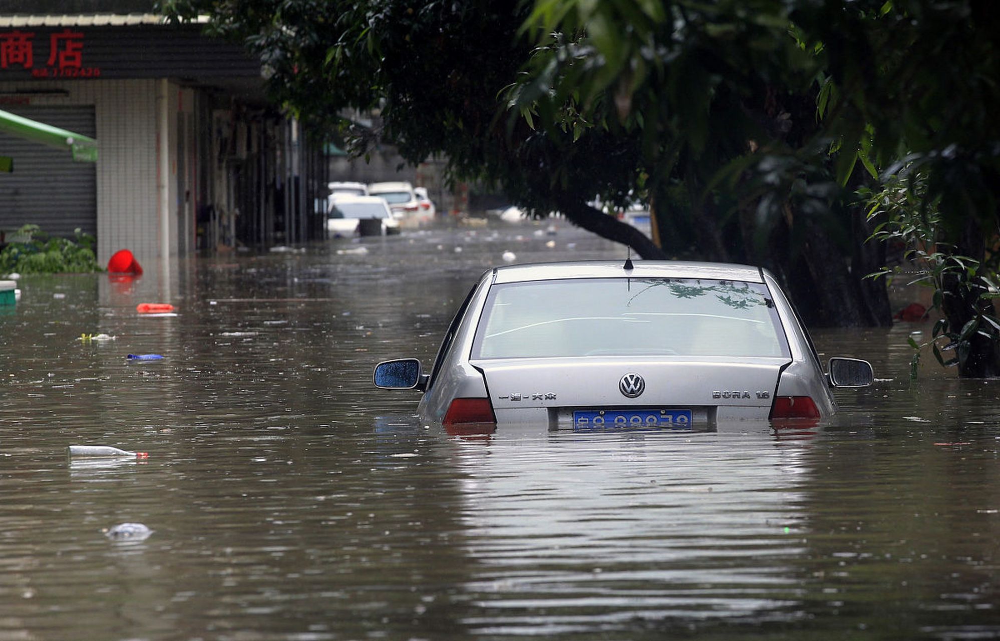 这场罕见的暴雨给北京市带来了巨大的影响,导致交通瘫痪,房屋倒塌,农