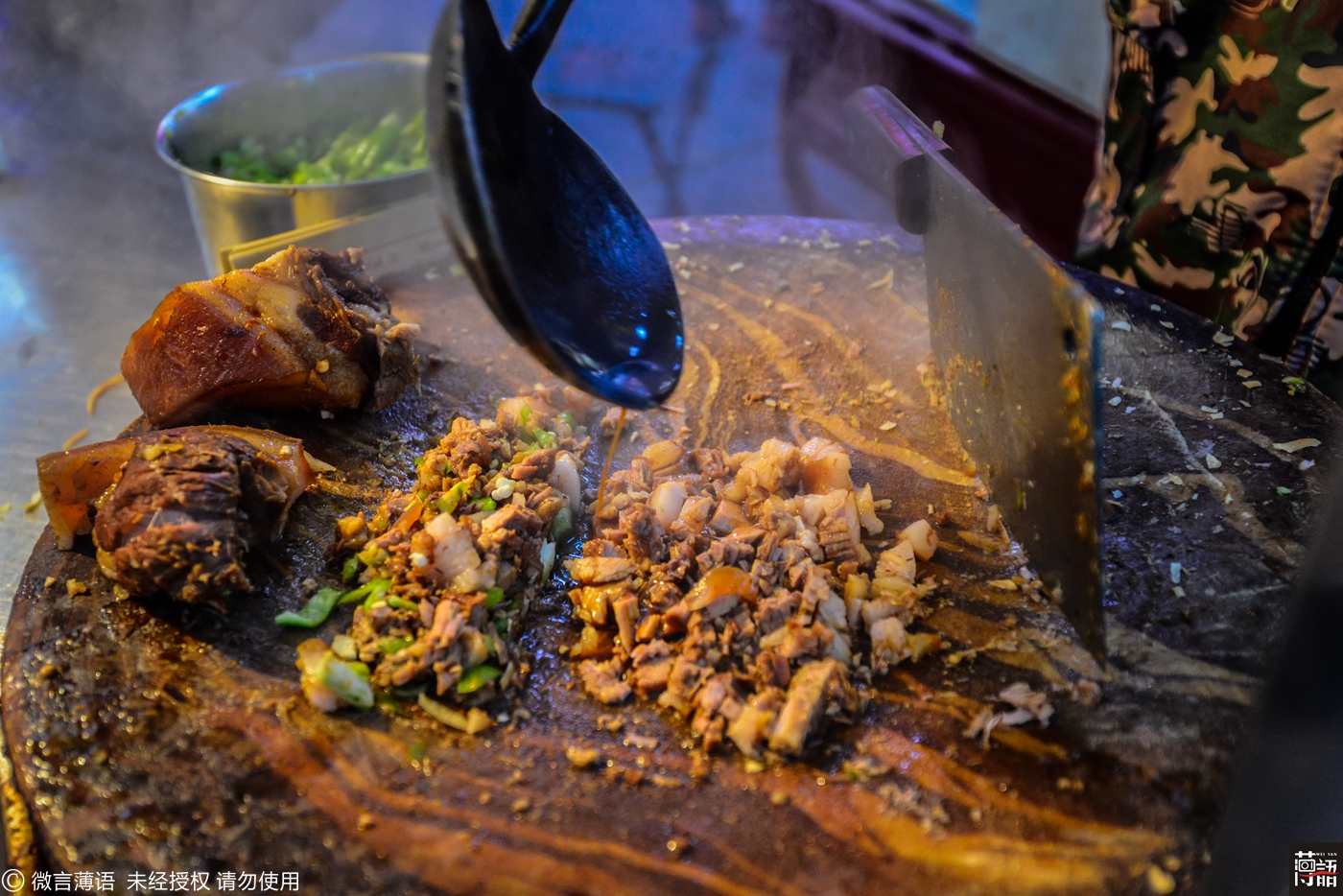 河南男子摆摊卖肉夹馍20年 花百万城市买房要二胎