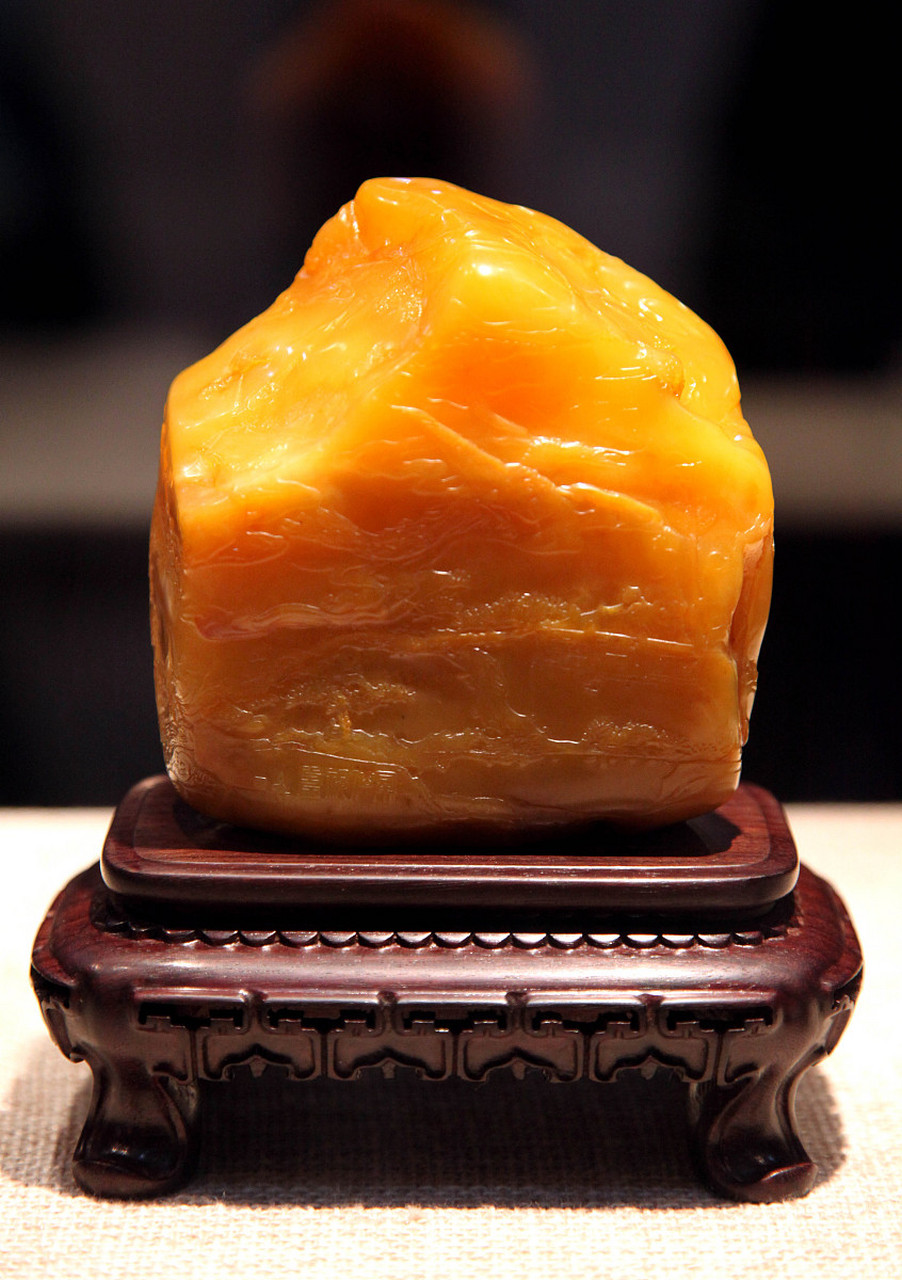 [原文:黄龙玉属