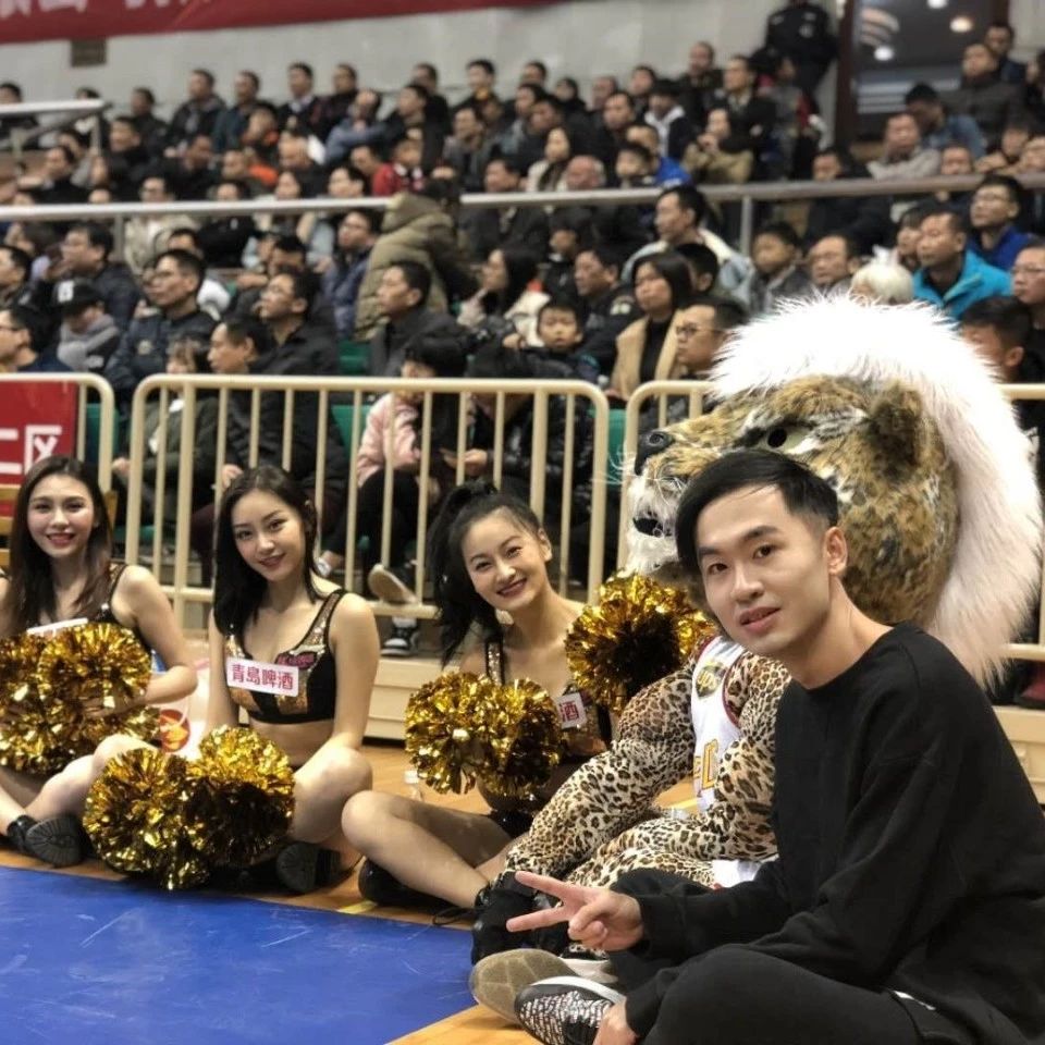 wcba唯一男啦啦队员——因为热爱,所以勇敢!