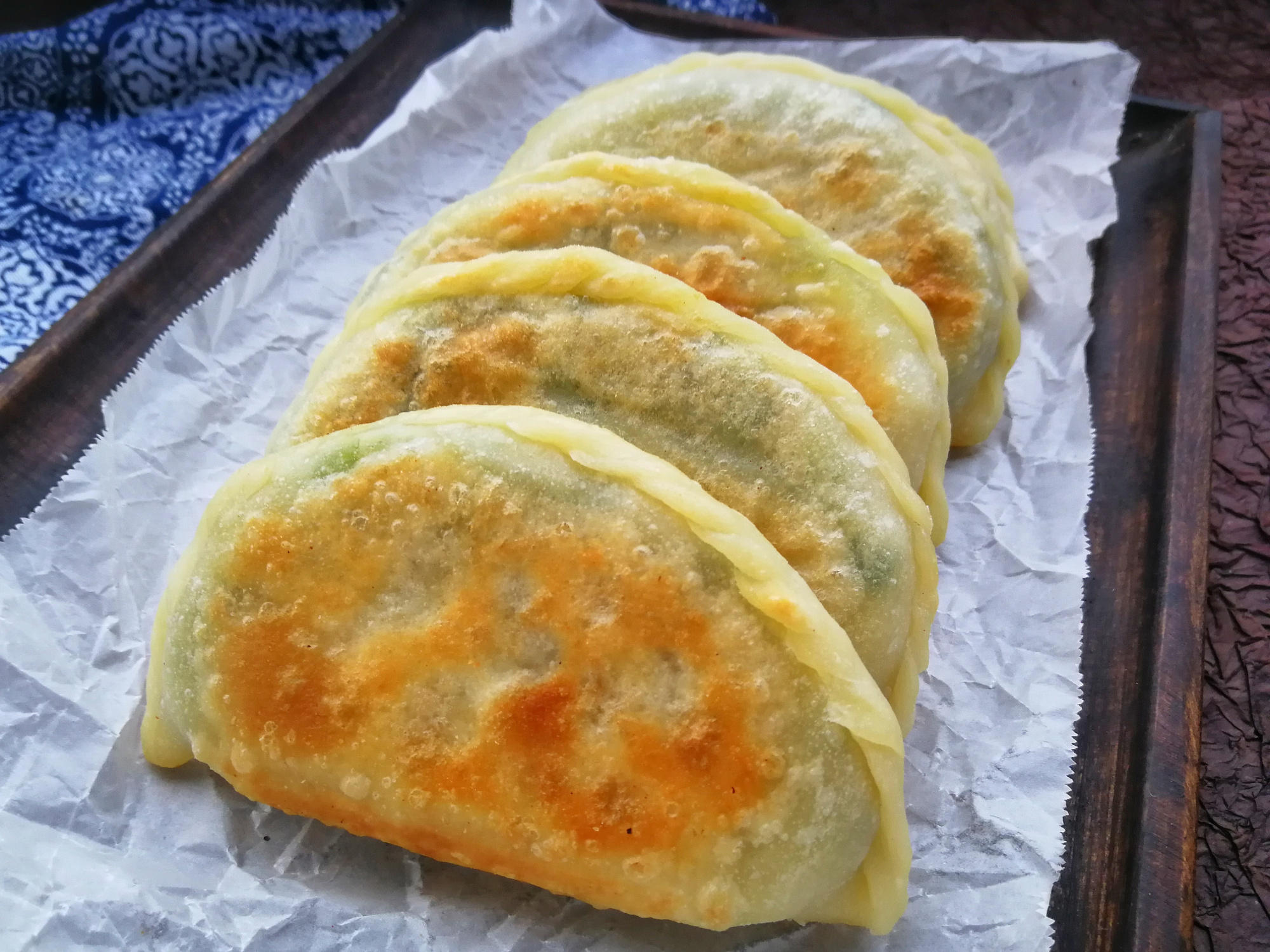 这样做韭菜盒子,皮薄馅儿多,鲜香美味,不露馅不破皮不出水