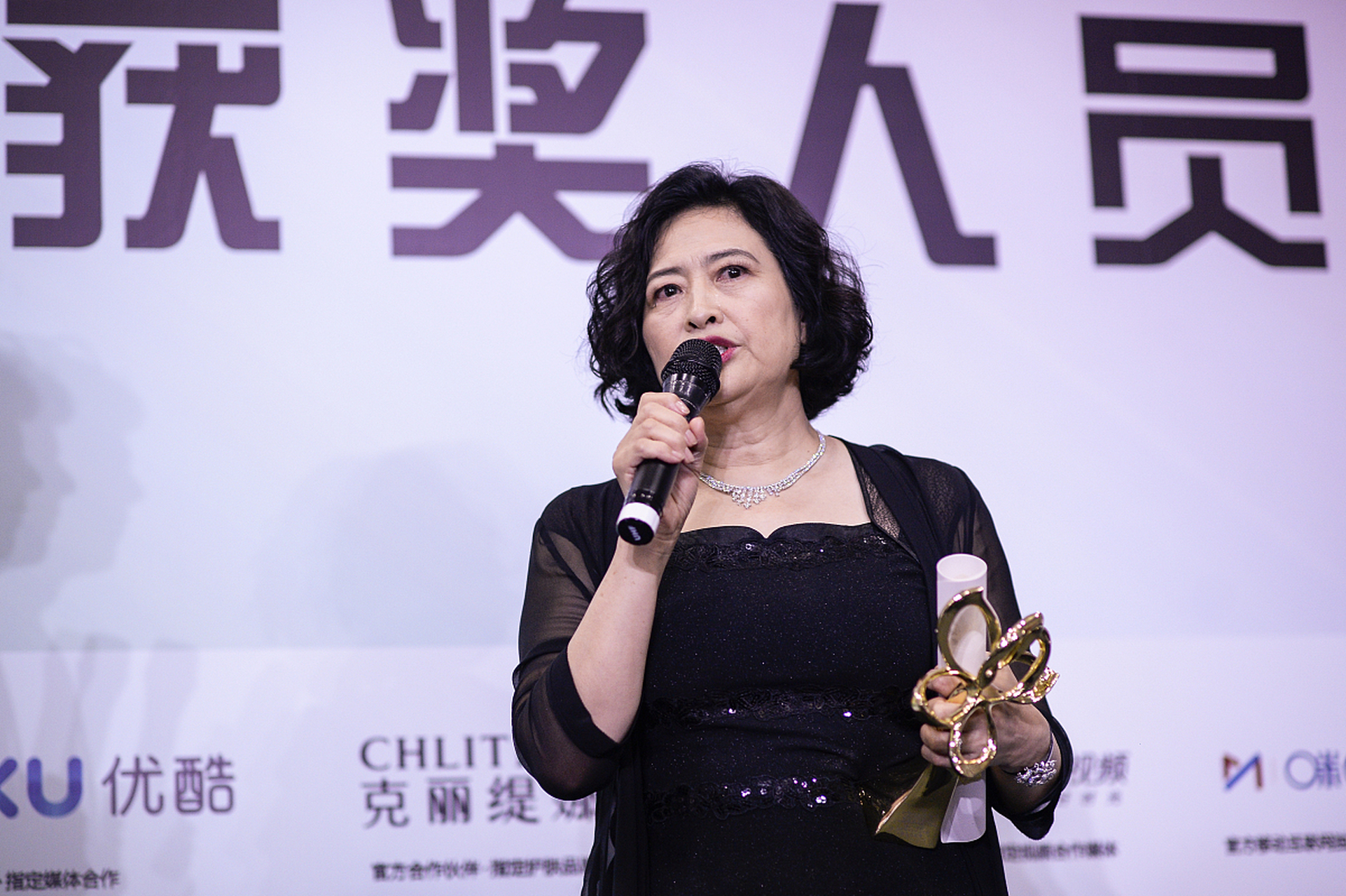 毛阿敏,六旬歌坛传奇,以时尚勇气再现光芒.