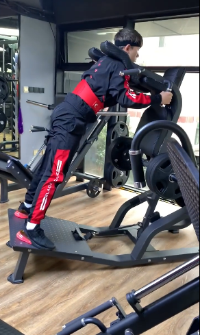 想要成为2015年的自己,张杰晒出健身照,杰哥这是说到就要做到啊
