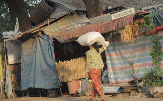 镜头下:缅甸贫民窟的一天!与你有什么不同吗?