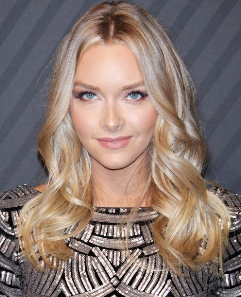 camille kostek命名2019体育画报泳装新秀:3个有趣的