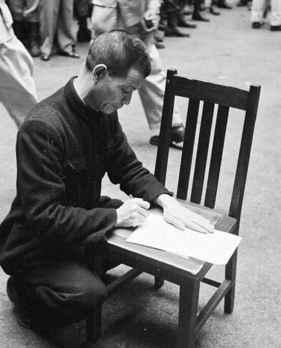 美国记者实拍解放前夕的上海刑场,他微笑面对死亡,壮烈!