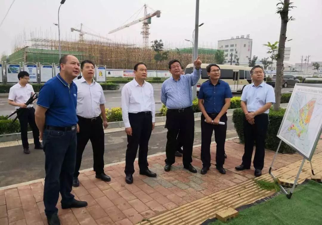 副市长强晓安一行来园区调研并召开座谈会
