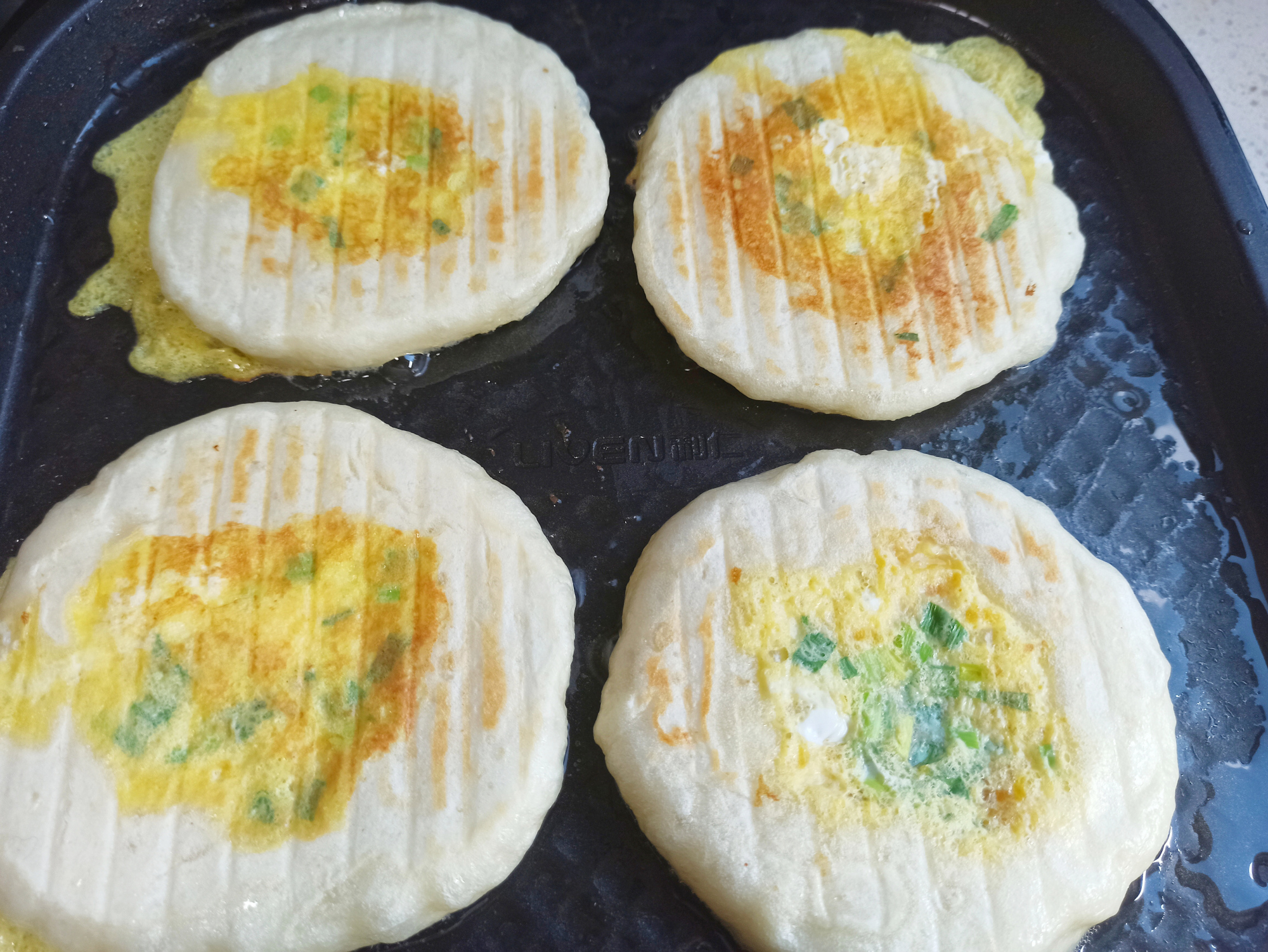 鸡蛋发面饼的家常做法,2分钟学会,个个蓬松柔软,孩子吃的健康