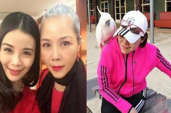 52岁田震近照,满头白发坦言看淡一切,于男友相恋20年不结婚!