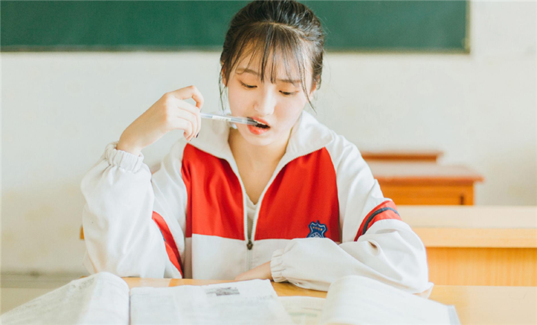 力荐四本学霸男神小说,冰山男主高冷学习好,唯独对她才会温柔!