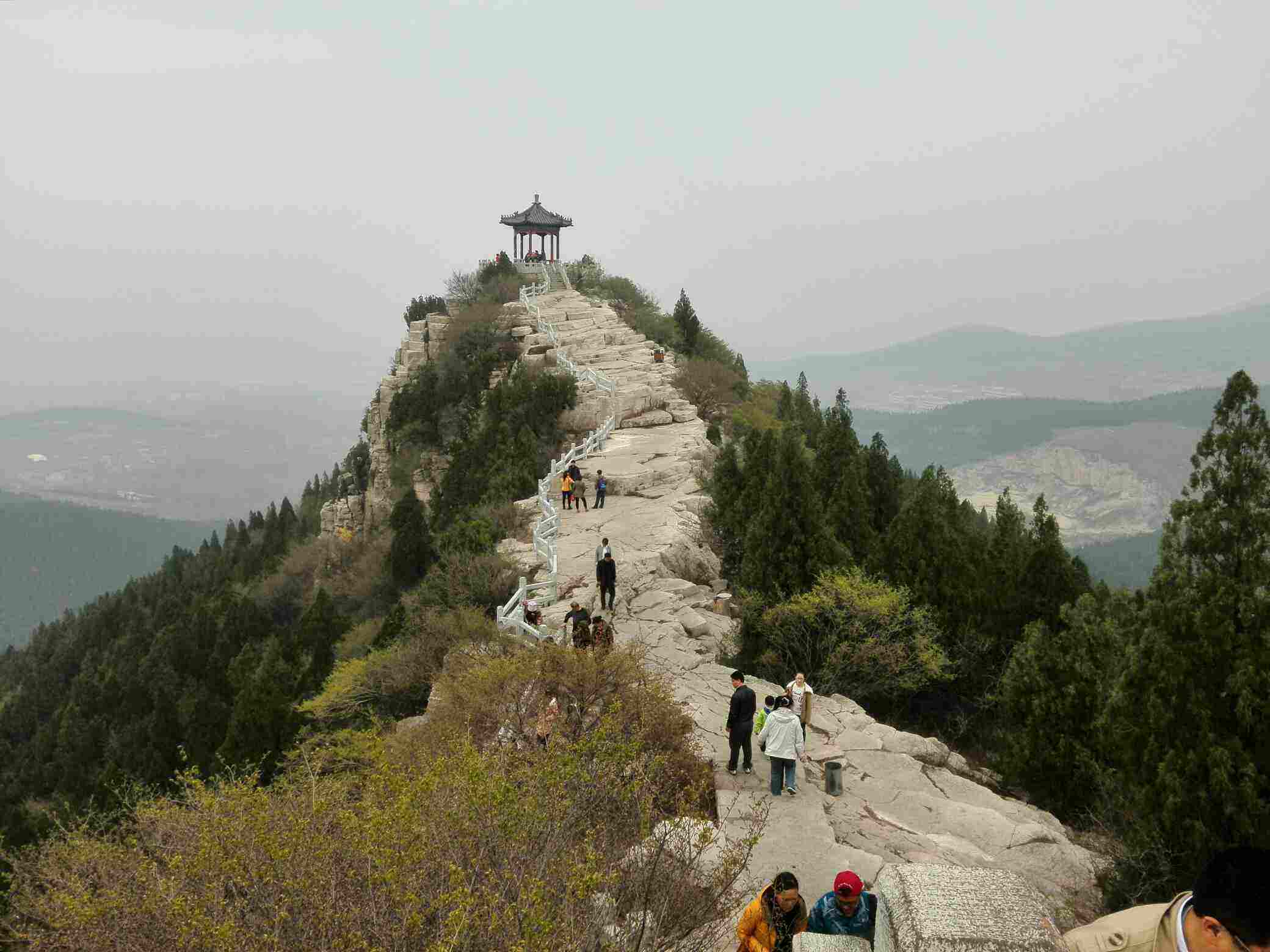 云门山是古青州胜景之一,因独特秀美的风景而得名,而且古迹众多