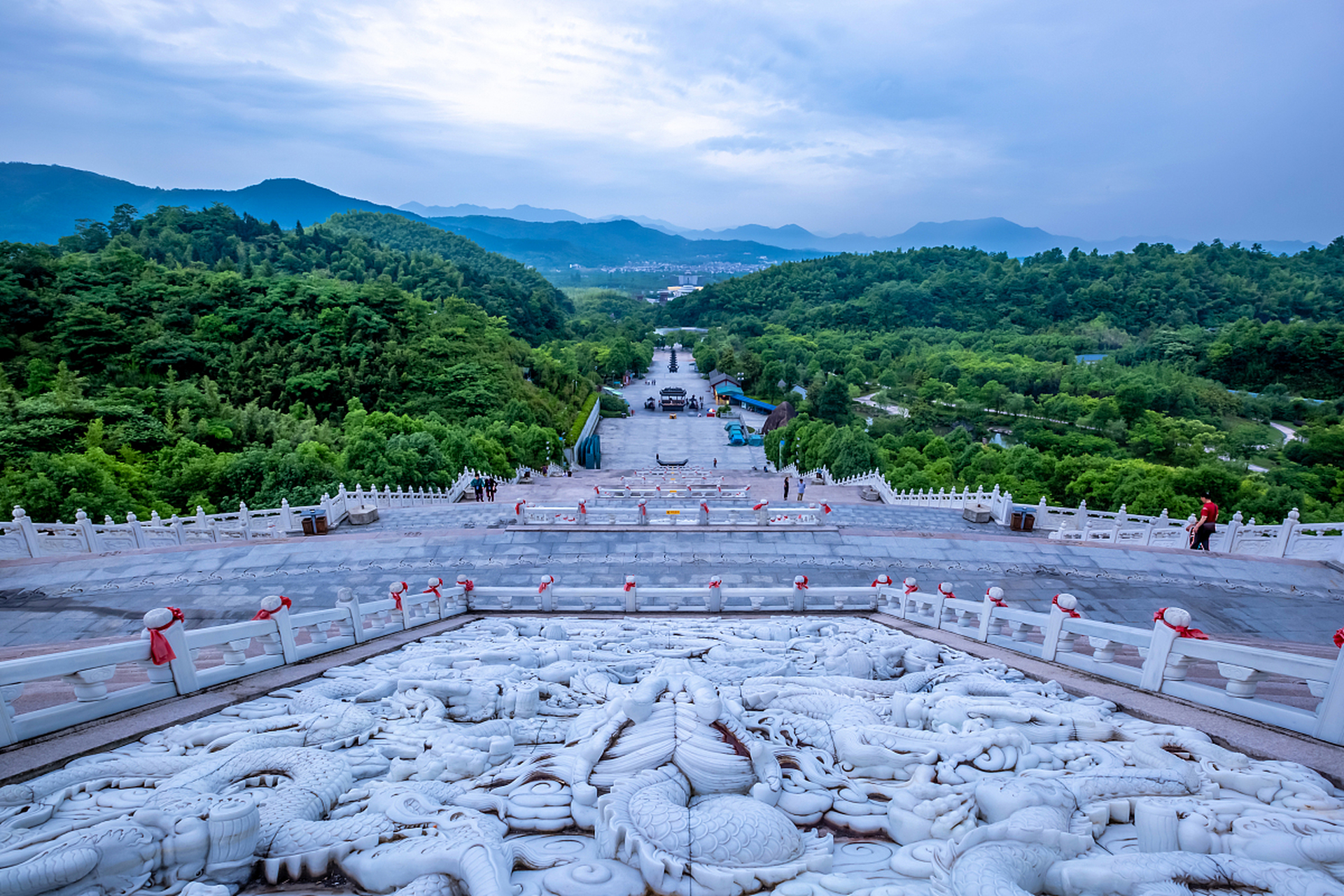 旅游# 九华山,为"中国佛教四大名山"之一,素有"东南第一山"之称,传说