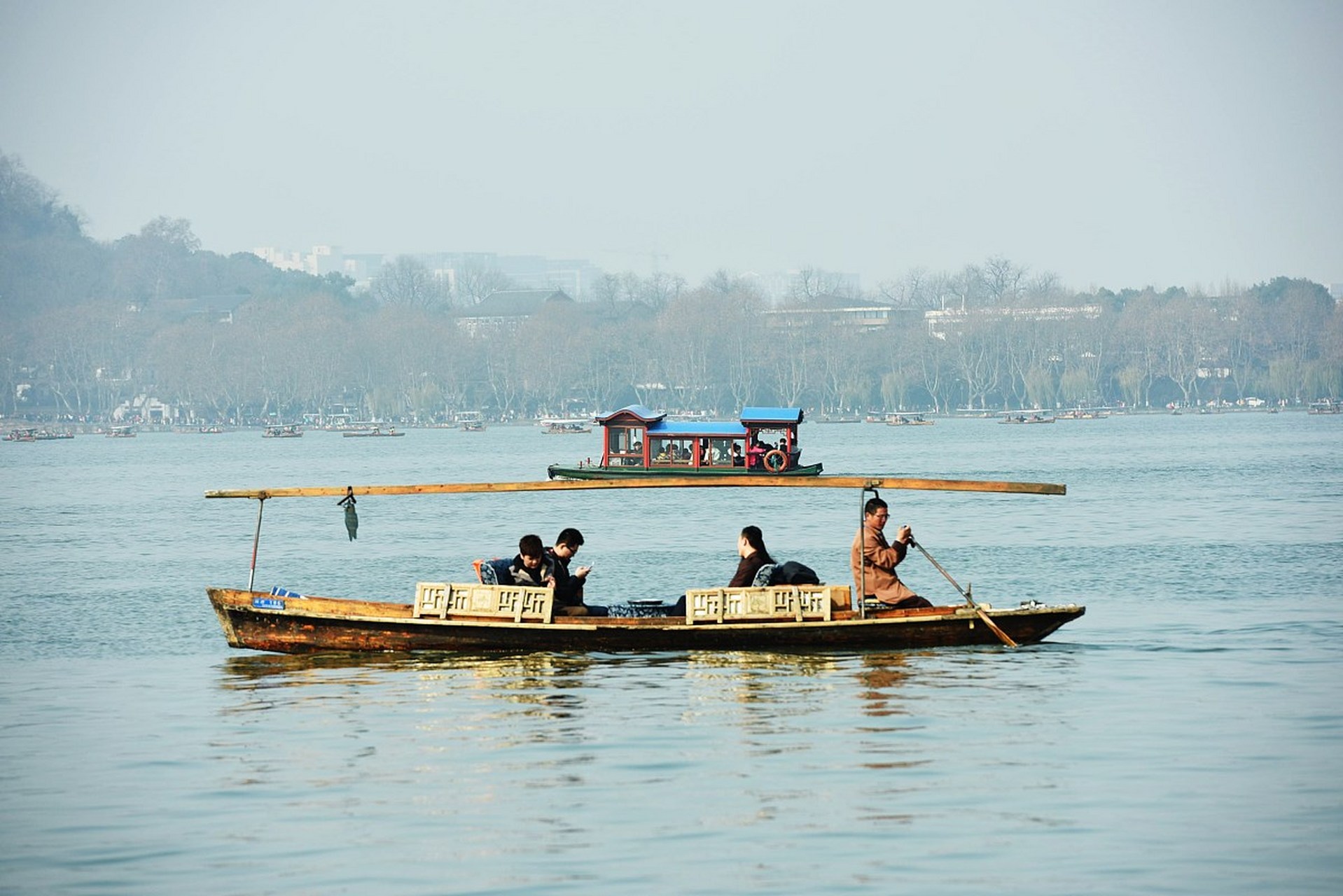 暗访杭州西湖划船"刺客":标价150元1小时变半小时