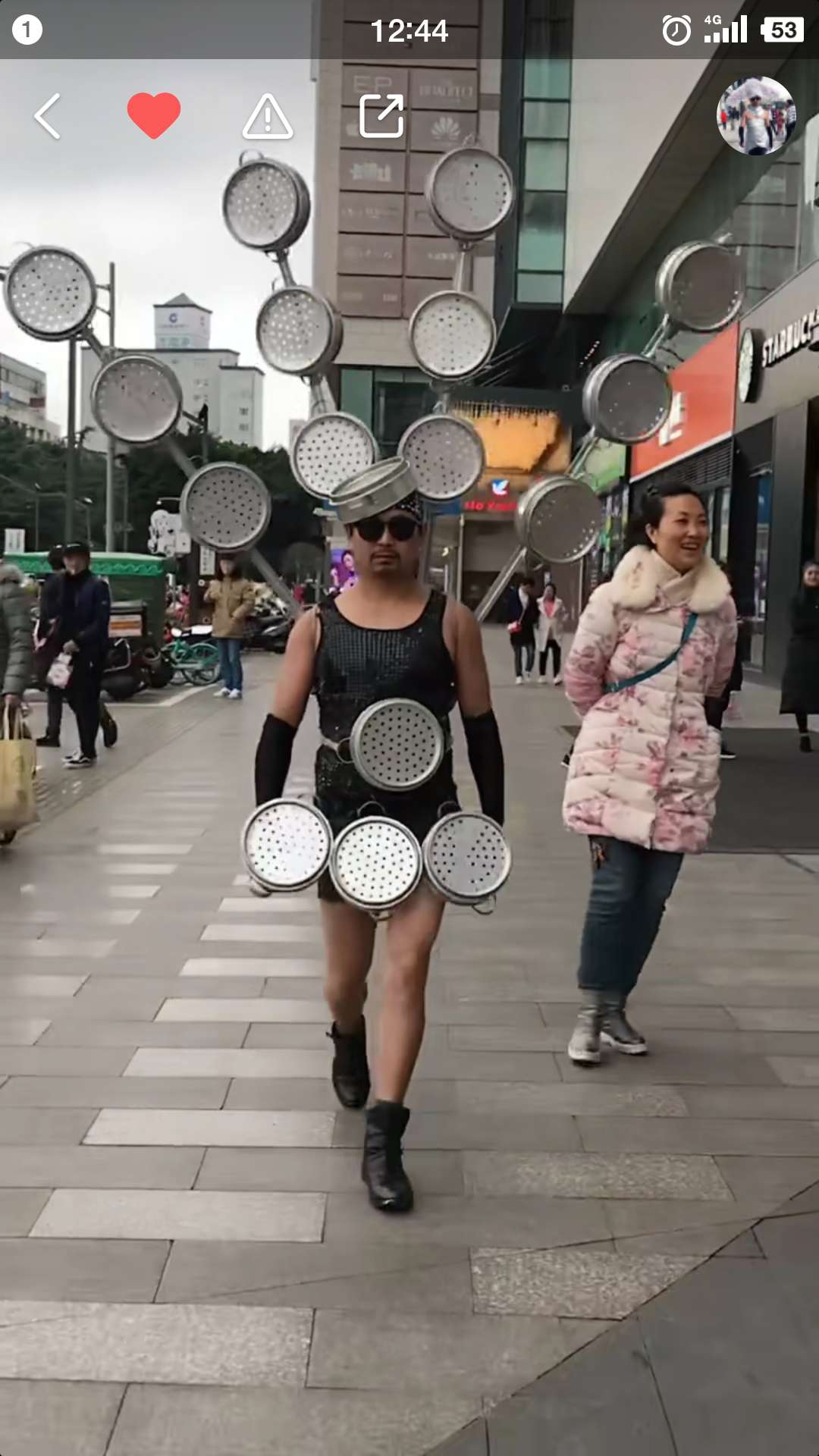 塑料袋服装?没听错吧?塑料袋不是我们平日买菜装垃圾的吗?