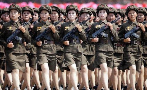 不爱红妆爱军装的朝鲜女兵,神秘的群体却有单纯的内心