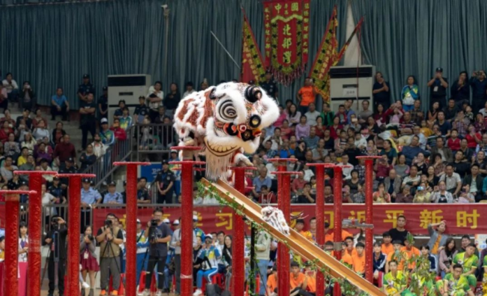 世界狮王争霸赛昨晚落下帷幕!藤县舞狮团获两冠军!