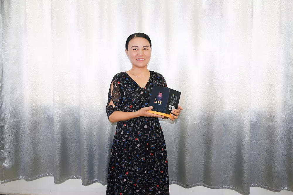 新农人:与蜂共舞兴产业,建始李景玉的蜂蜜创业路