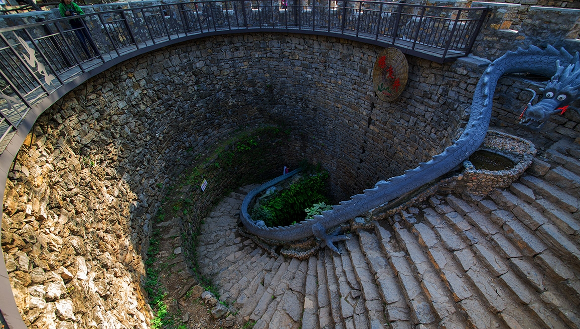 今天我就要给大家介绍一个这样的水井,这个水井在山东的一个古村中