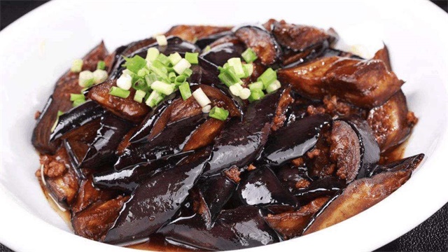 茄子美味又好吃,但最经典的还是红烧茄子