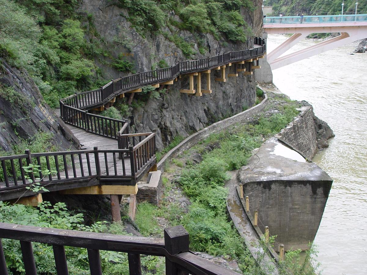 市民反映小梅沙栈道护栏被拆除官方回应：系台风后修复