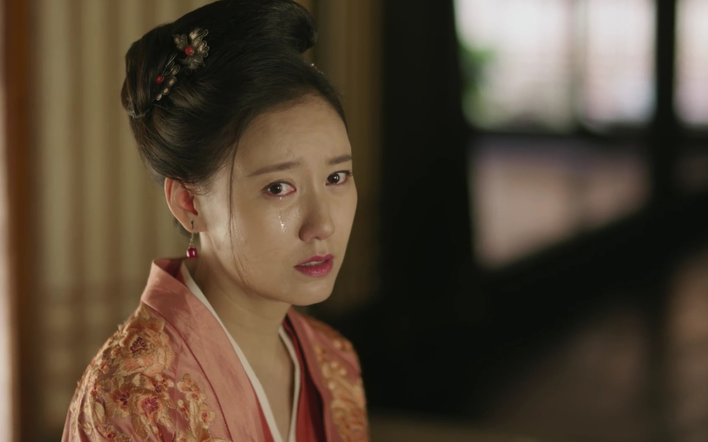 她可以是端庄的"栗子姐",也可以是狐媚的"林小娘"