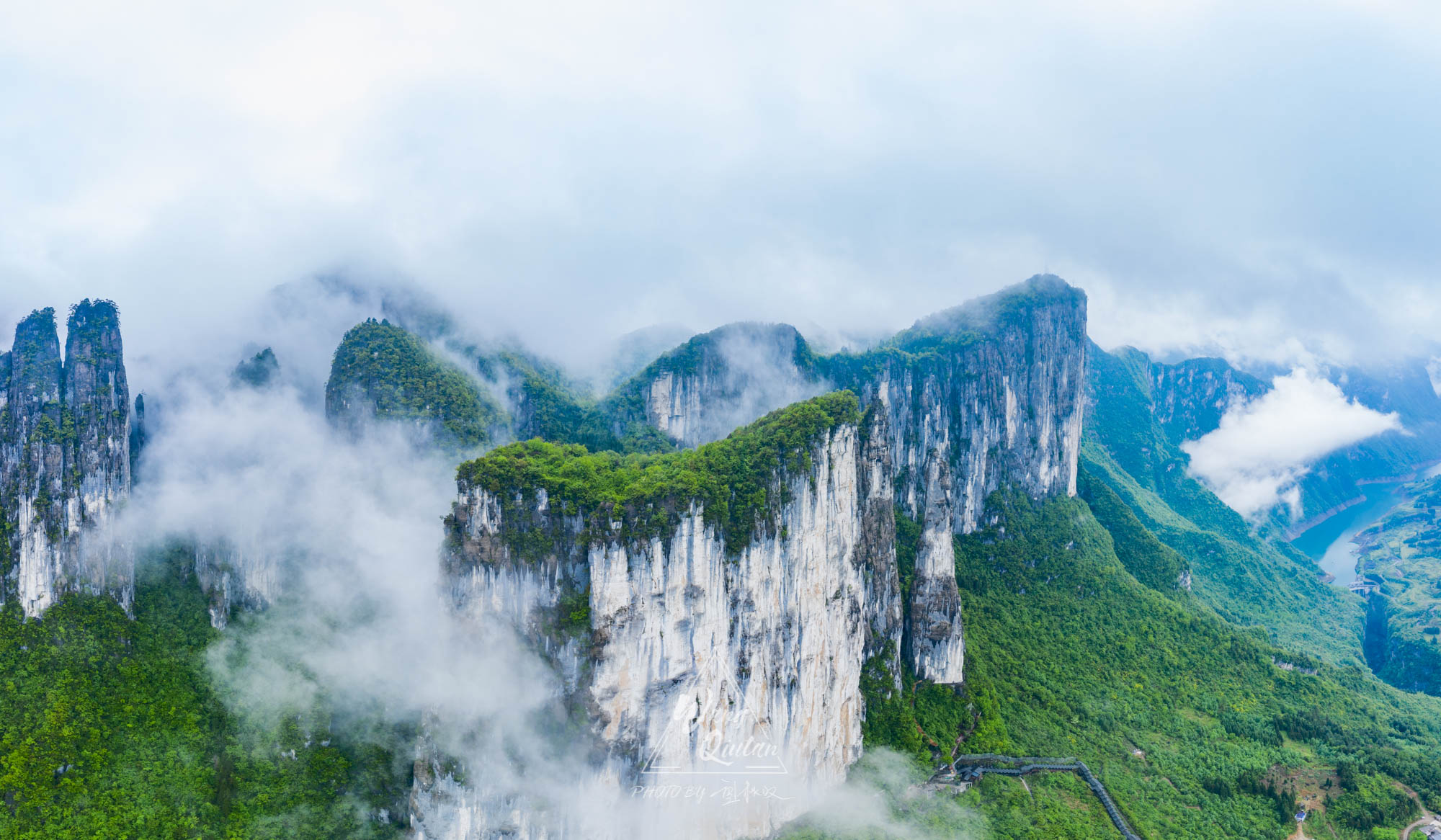 云雾缭绕中,看尽恩施大峡谷中的离峰,喀纳斯地貌中罕见奇观