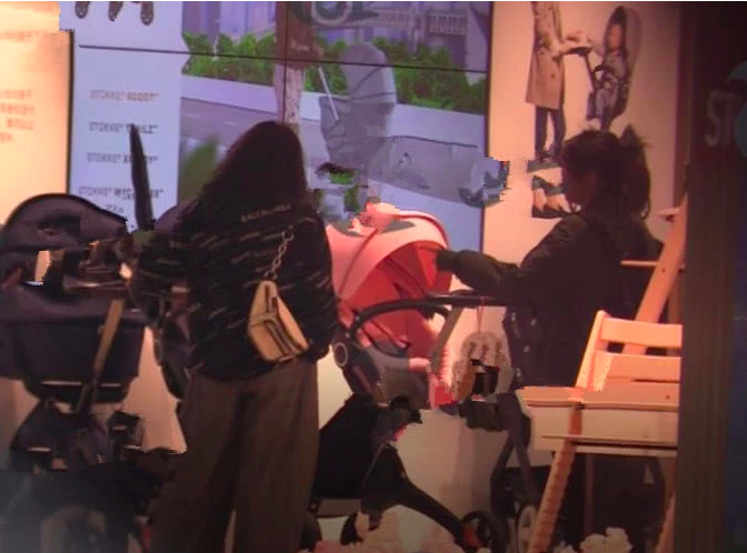 高圆圆最新孕肚照曝光,腹部隆起明显,赵又廷小心搀扶太甜了