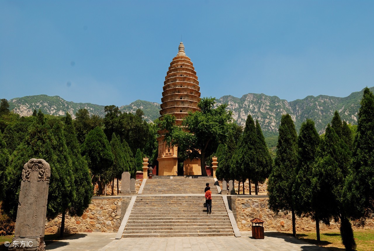 我国现存最古老的砖塔——嵩岳寺塔,是世界古建筑中的瑰宝