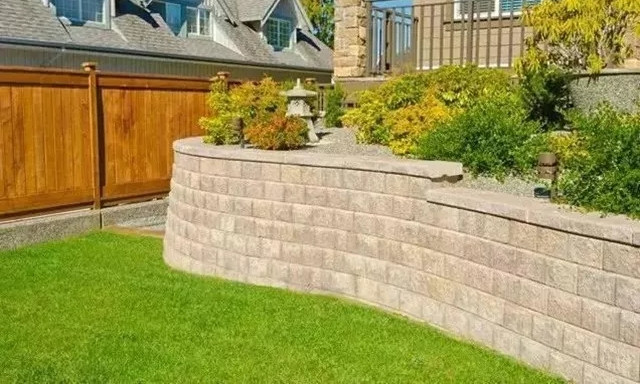 的,墙的顶面称为墙顶; 5,基底的前端称为墙趾; 6,基底的后端称为墙踵