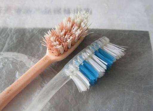 家中的废旧牙刷不要扔,保存起来巧利用,每个都有大用处