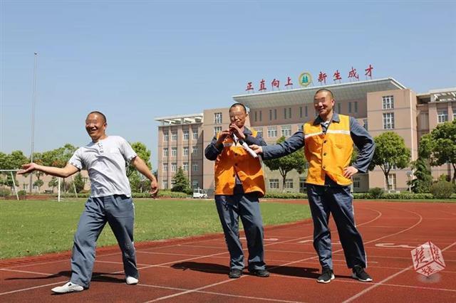 88名囚犯"走出房间,拥抱春天"