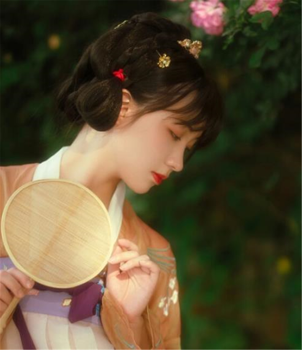 她穿成绝美女配,不拆散男女主,收下男配的聘礼,佛系生活!穿书