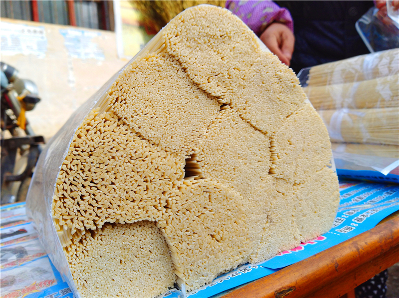 甘肃天水甘泉手工挂面腊月里走俏吃香