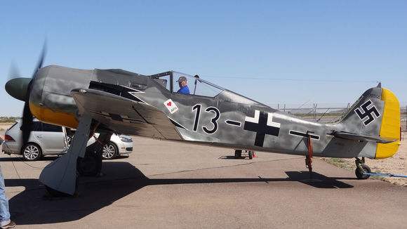 德国头号王牌哈特曼少校长期使用的也是bf-109k型飞机.