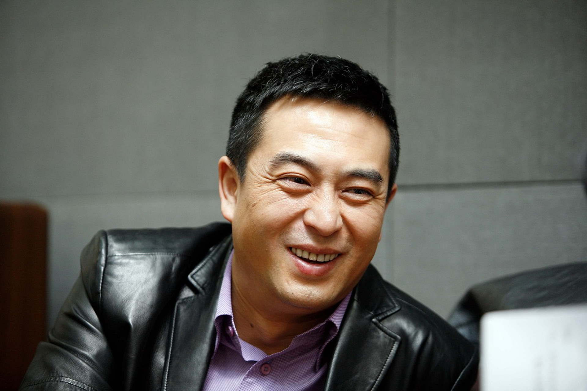 有一次,宋佳告诉张嘉译:"以后我不想再和你一起演戏了.