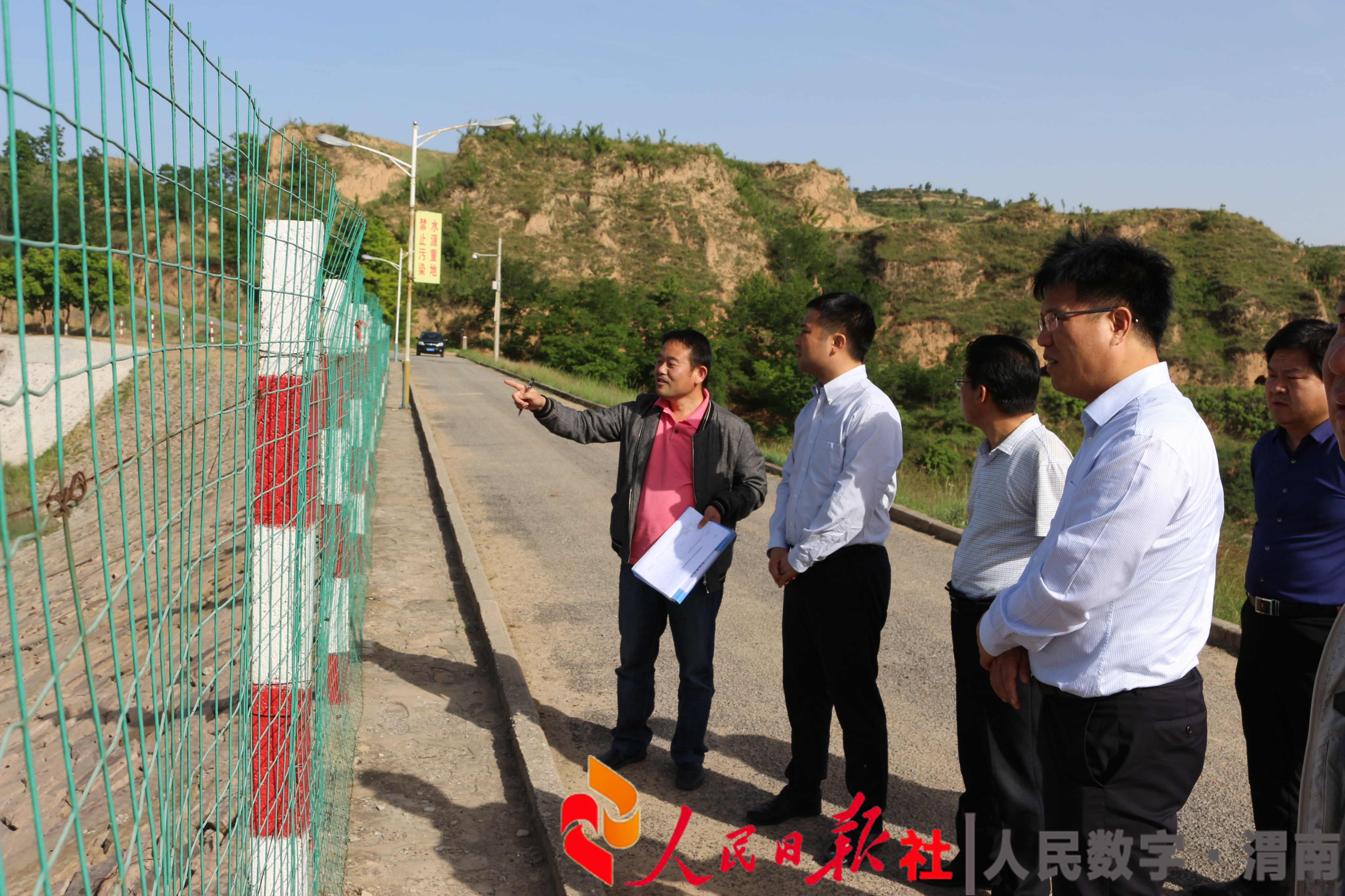 合阳县委常委,组织部部长张旭检查金峪镇防汛工作