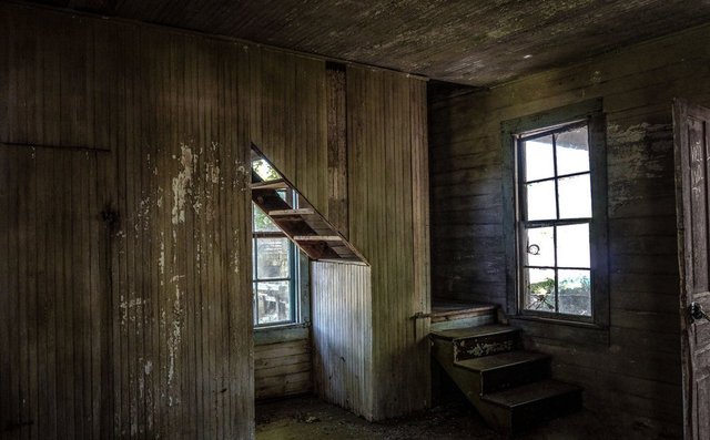 探秘美国阴森废弃木屋,《饥饿游戏》在此取景