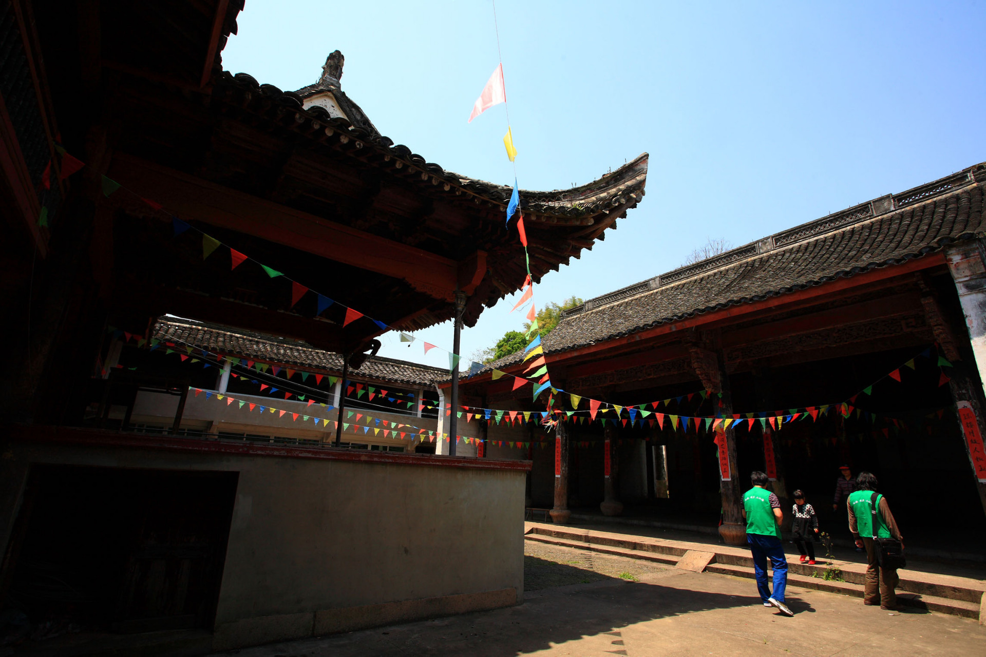 那就来仙庾古庙,仙庾古庙位于湖南株洲,始建于唐朝,距今已有1400多年.