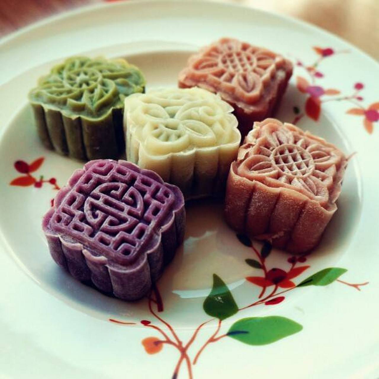 唐军于大业十三年八月十五日,唐军裴寂以圆月作为构思,成功发明月饼