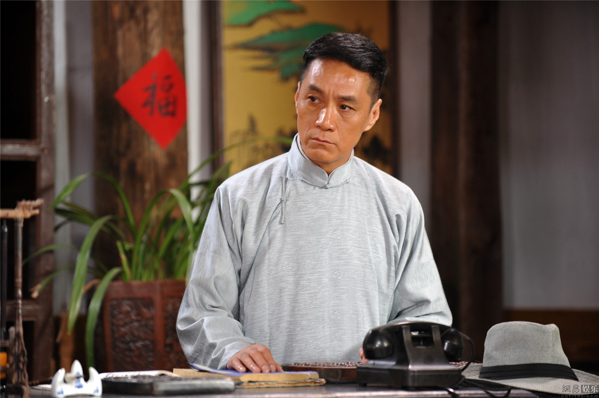 因《不要和陌生人说话》而成童年噩梦的冯远征,却用25年独宠一人