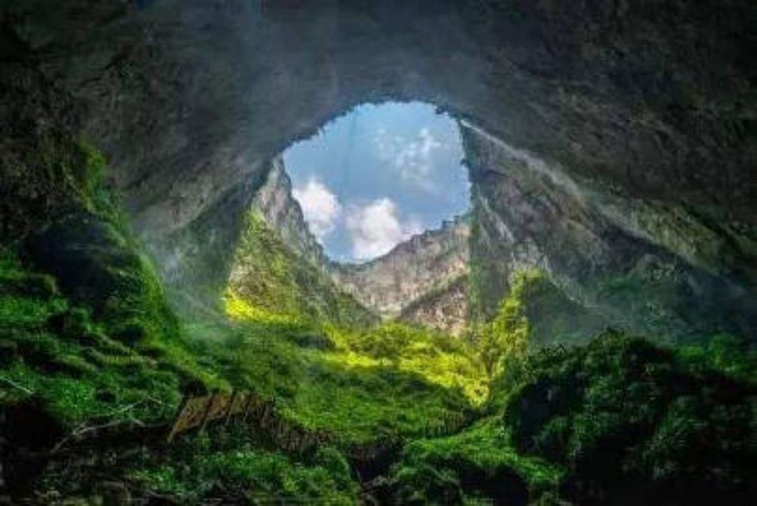 周公解梦:梦见坠入无底深渊