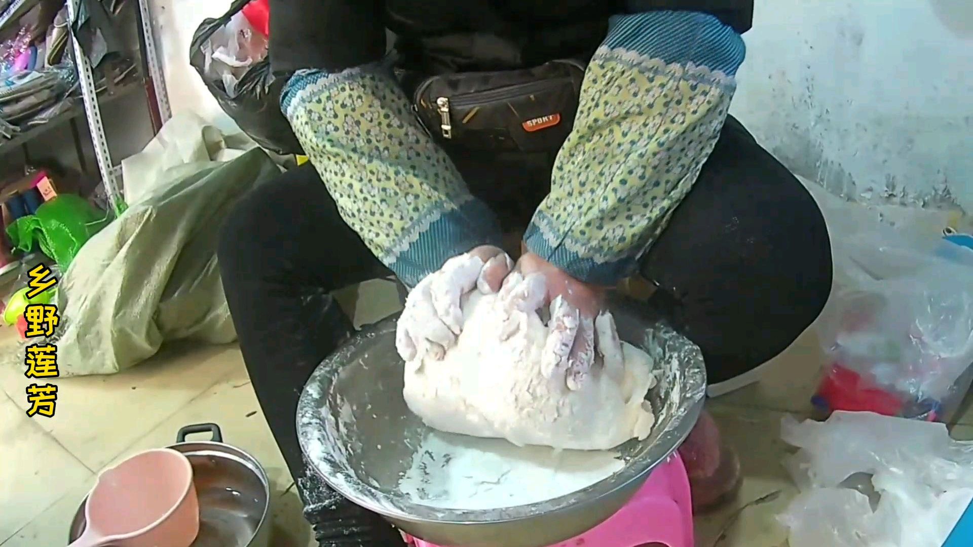 广西宾阳县过冬至做糍粑,可热闹,不知道其他地方是否有这的习俗