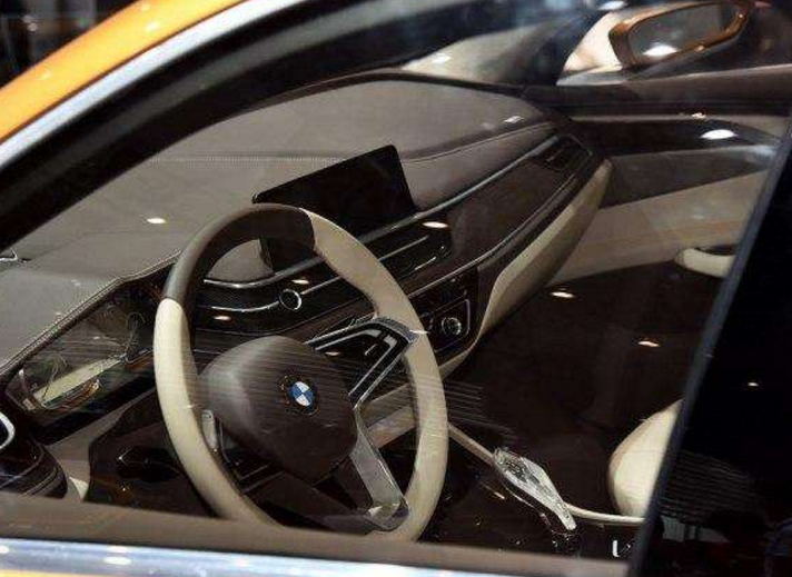2018款宝马compact sedan,配备2.0t增压发动机,即将荣耀上市