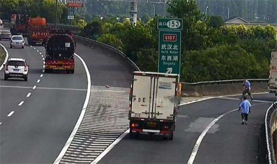 匝道驶入高速公路图片