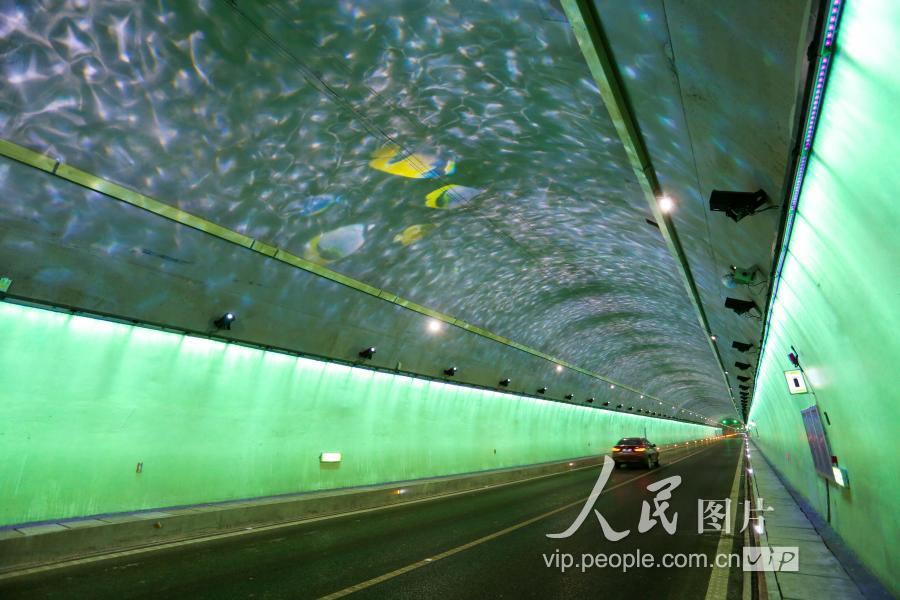 贵州首条高速公路"海底隧道 有效缓解司机驾驶疲劳